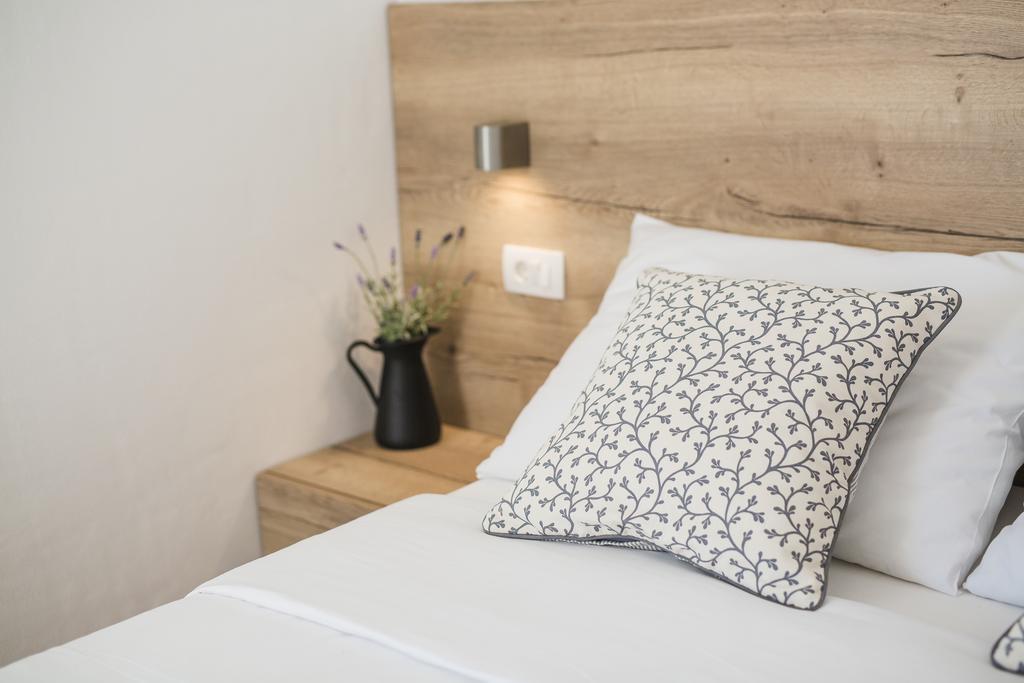 Olive Tree Apartments 沃迪切 外观 照片